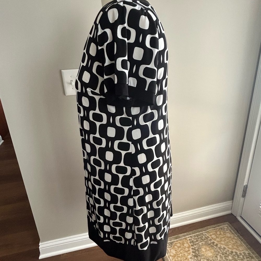 Dressbarn Black and White Sheath Mini Dress - Picture 2 of 4